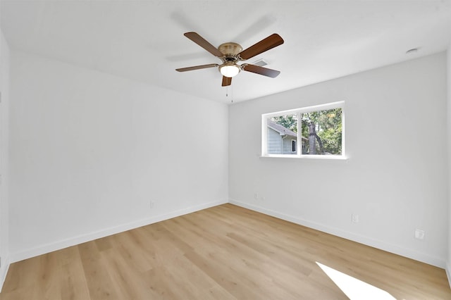 unfurnished room featuring light hardwood / wood-style floors and ceiling fan