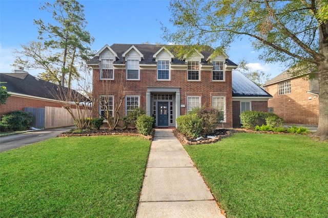 view of front of house featuring a front lawn