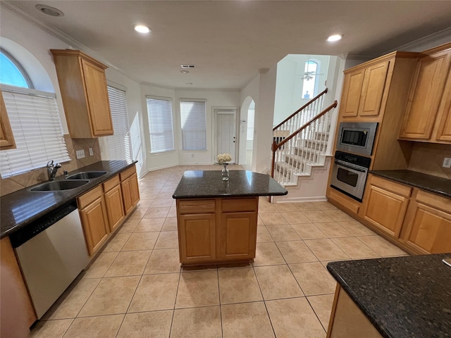 6731 Pinetop Glen Ln, Spring, TX 77379 - kitchen with stainless steel appliances, a sink, tasteful backsplash, healthy amount of natural light, and ornamental molding