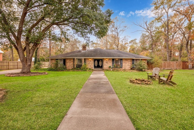 single story home with a front lawn