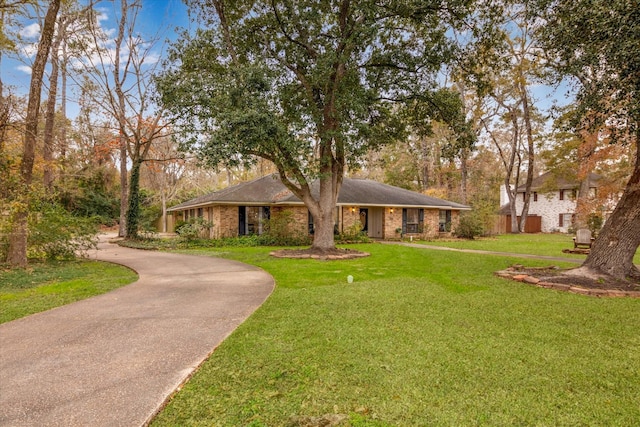 view of front facade with a front yard