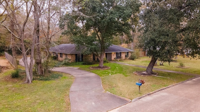 single story home featuring a front lawn