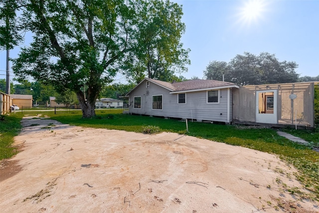 back of house featuring a lawn