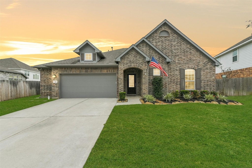 view of front facade featuring a yard and a garage