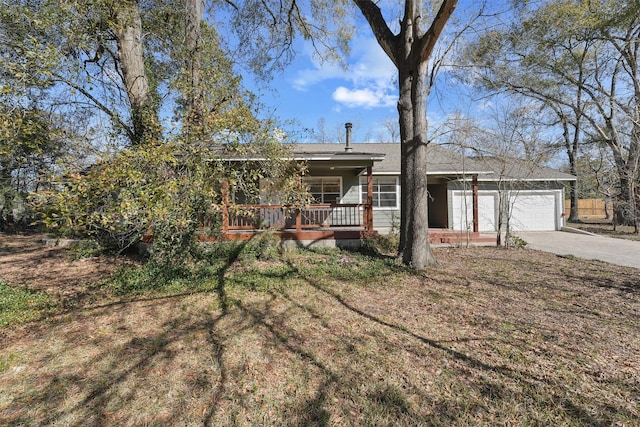 view of front of property with a garage, a front lawn, and a porch