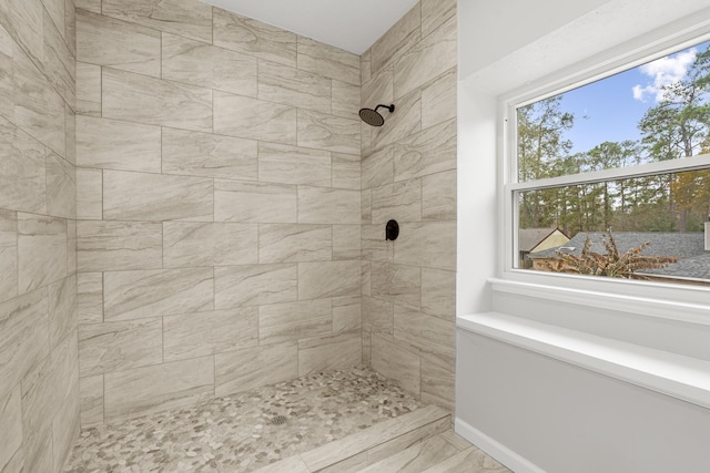 bathroom featuring a tile shower