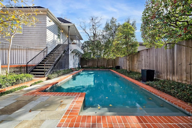 view of swimming pool