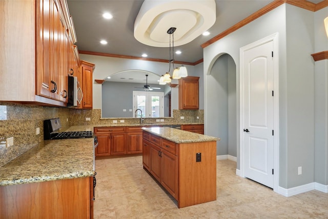 kitchen featuring sink, decorative light fixtures, a kitchen island, stainless steel appliances, and backsplash