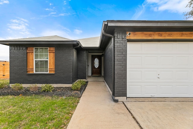 view of front of property featuring a garage and a front lawn