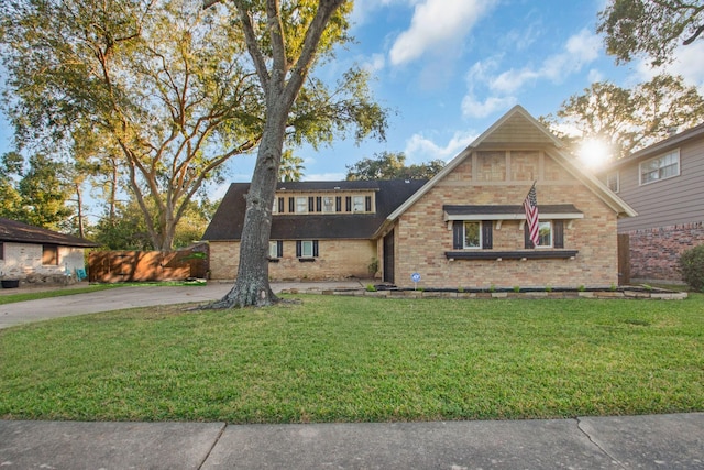 view of front of house with a front lawn