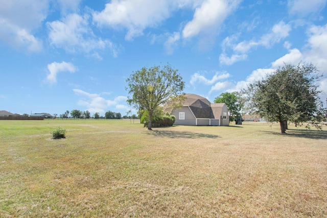 view of yard featuring a rural view