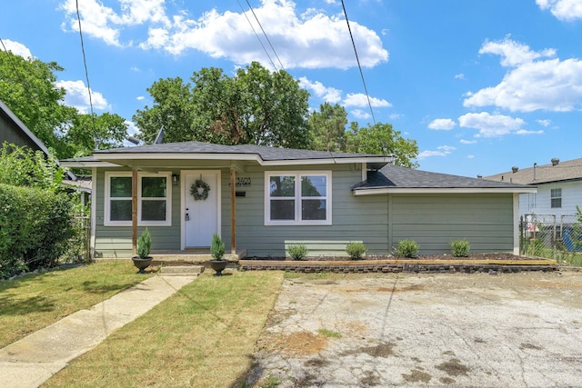 view of front of property with a front lawn