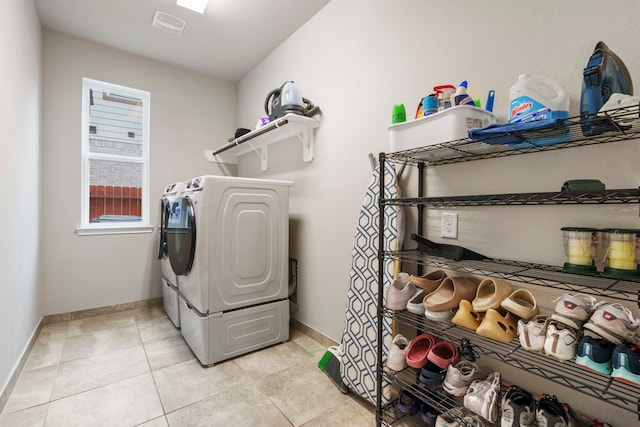 washroom featuring light tile patterned floors and washing machine and dryer