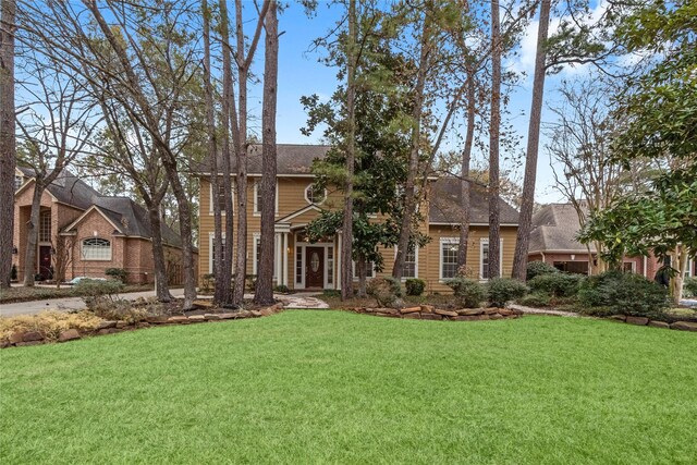 view of front of home featuring a front yard