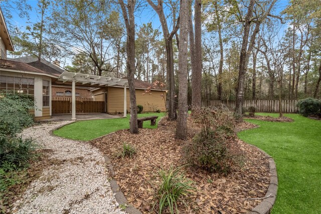 view of yard featuring a pergola