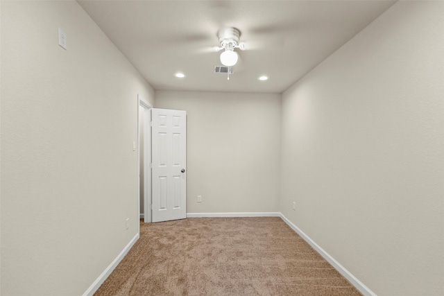 carpeted empty room featuring ceiling fan