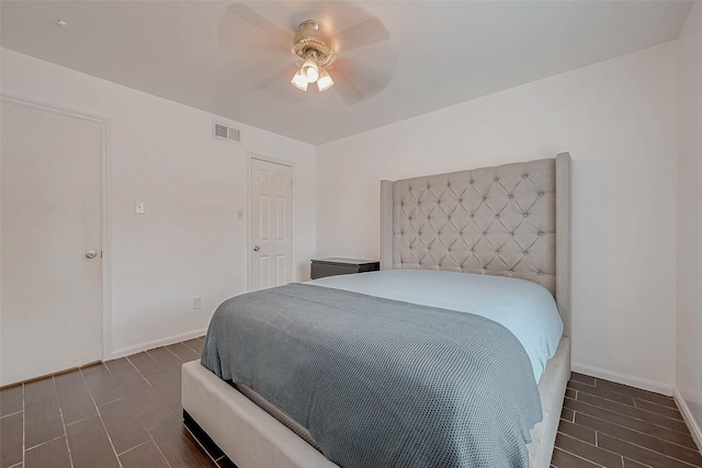 bedroom with ceiling fan