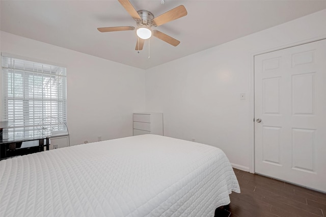 bedroom with ceiling fan