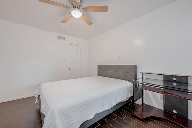 bedroom featuring ceiling fan