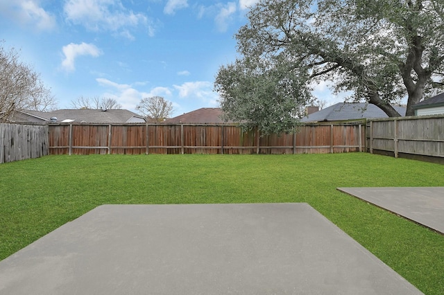 view of yard featuring a patio