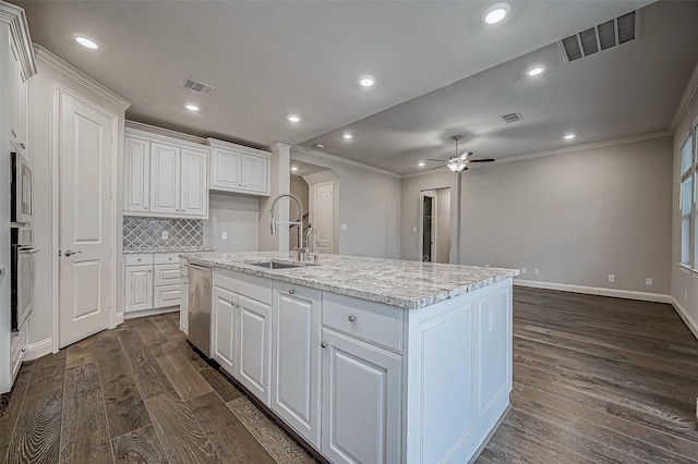 kitchen featuring appliances with stainless steel finishes, sink, white cabinets, dark hardwood / wood-style flooring, and an island with sink