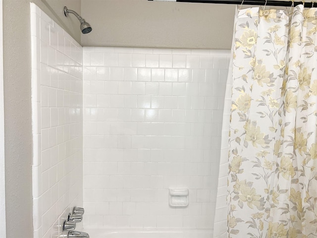 bathroom featuring shower / tub combo