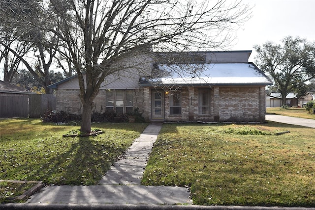 view of front facade with a front lawn