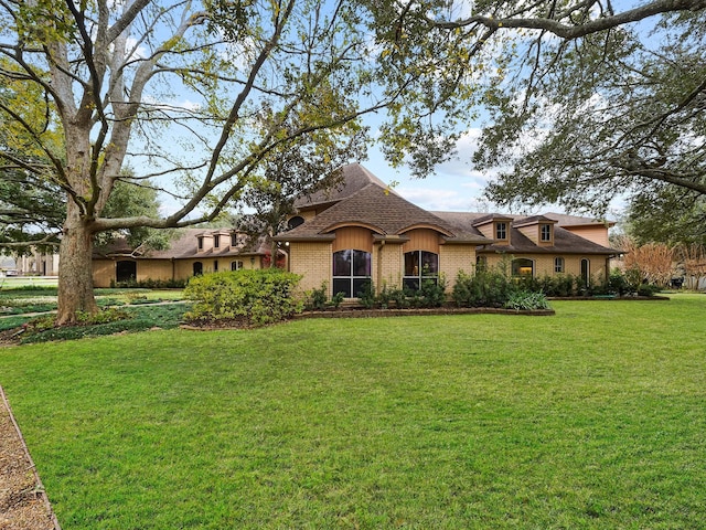 view of front of house with a front lawn