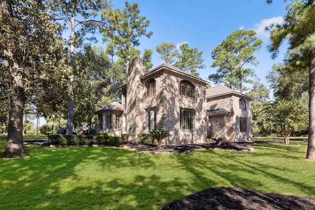 exterior space featuring a front yard