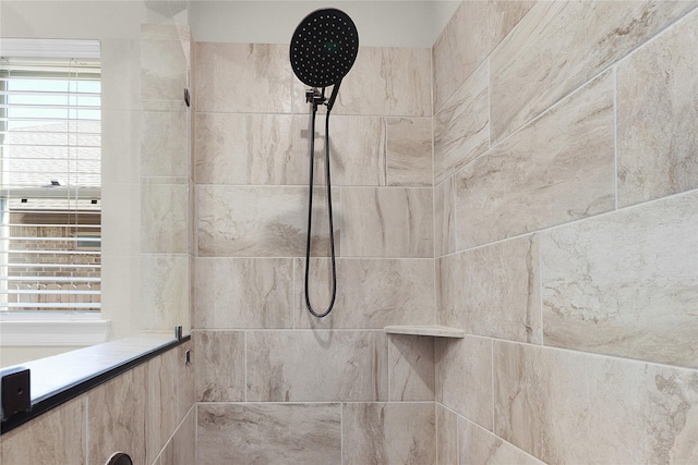 bathroom featuring tiled shower