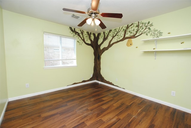 unfurnished room featuring dark wood-type flooring and ceiling fan