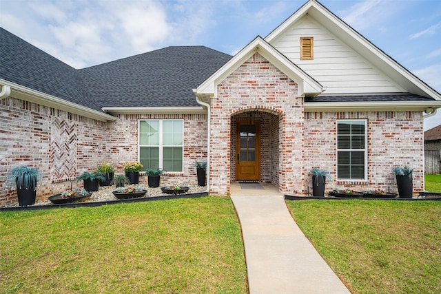 view of front facade with a front lawn