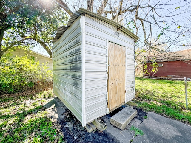 view of outdoor structure featuring a yard