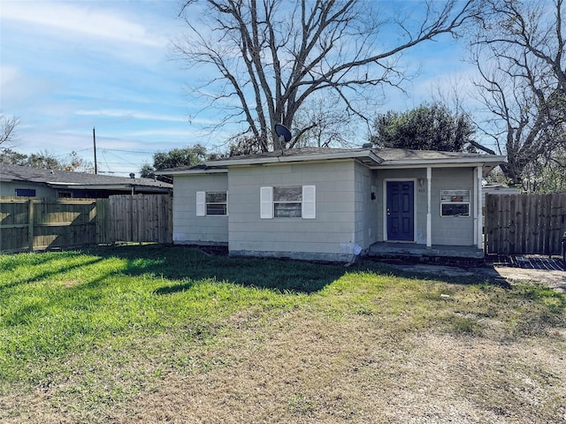 view of front of property with a front yard