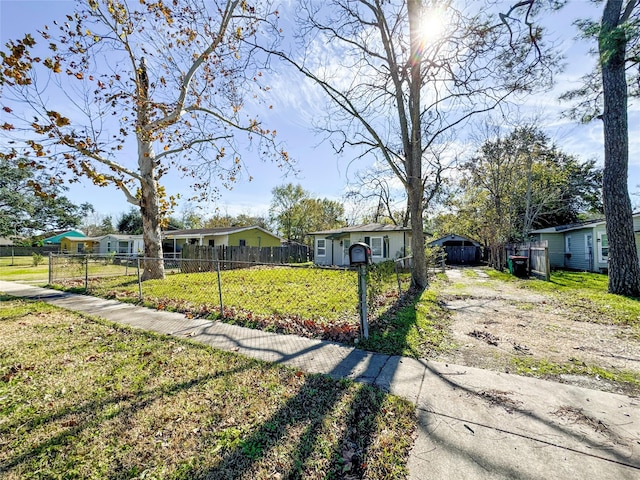 view of front of house featuring a front yard