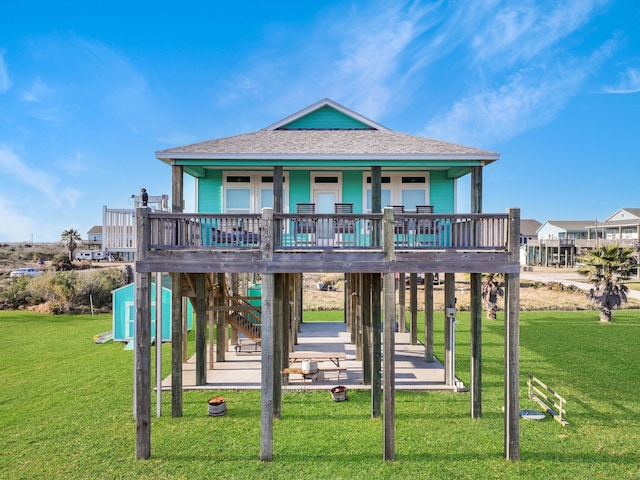 view of front facade with a front yard