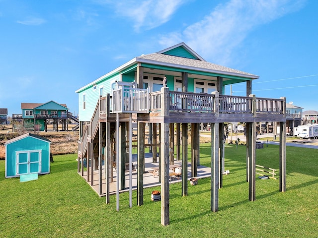 view of jungle gym featuring a lawn