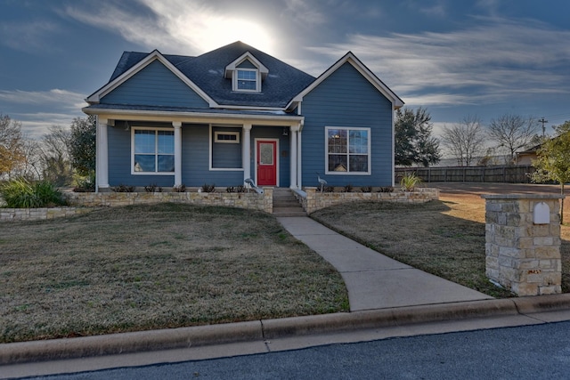 view of front facade featuring a front yard and covered porch