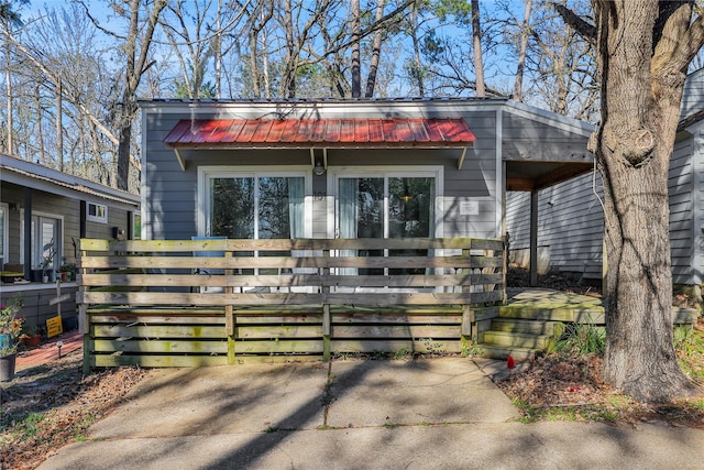 view of front of property