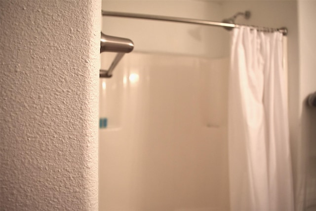 bathroom featuring curtained shower