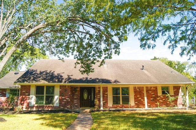 view of front facade with a front yard