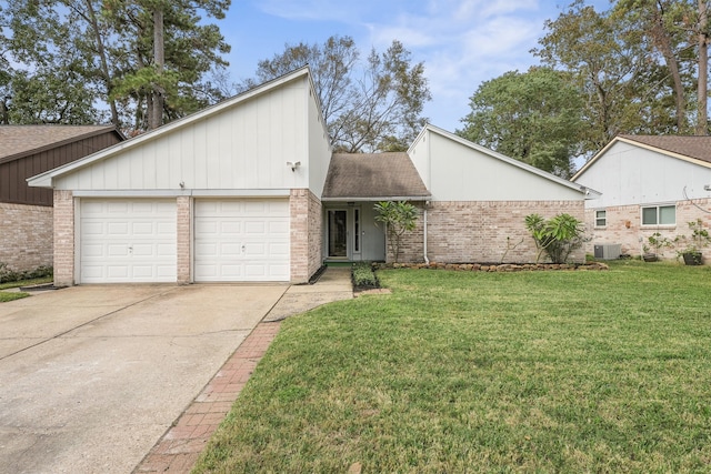 view of front facade featuring central AC, a garage, and a front lawn