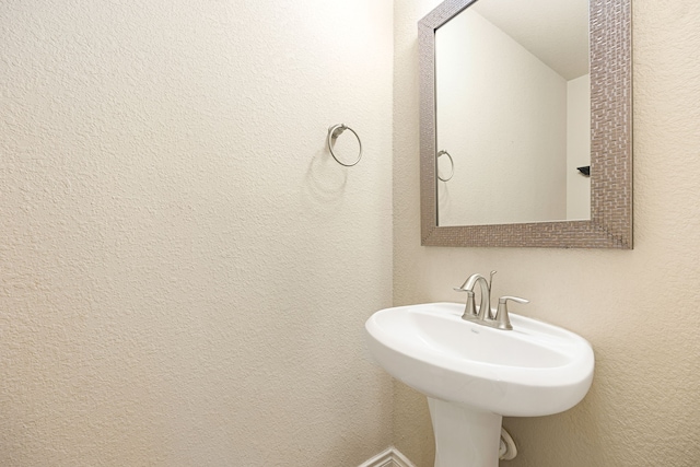 bathroom featuring sink