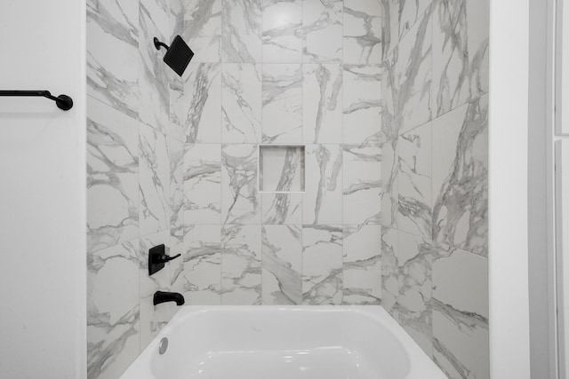 bathroom featuring tiled shower / bath