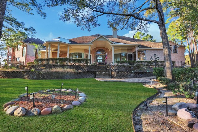 view of front facade with a front lawn