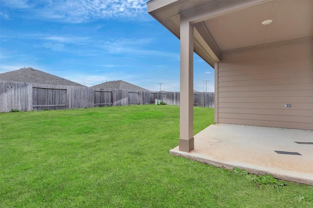 view of yard featuring a patio