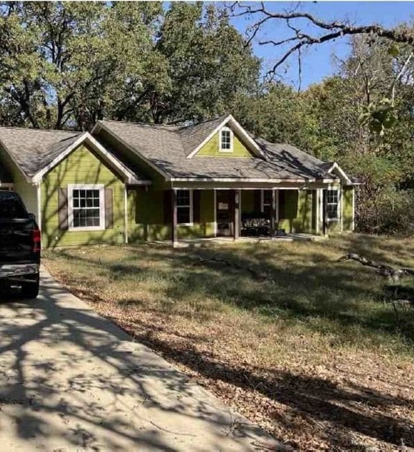 ranch-style house featuring a porch