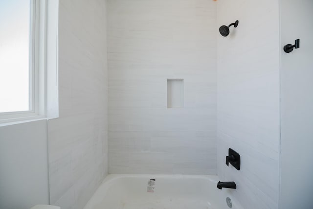 full bath with shower / tub combination