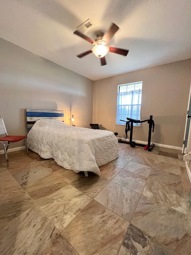 bedroom with ceiling fan