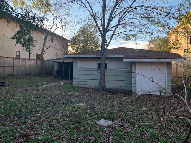 exterior space featuring an outbuilding